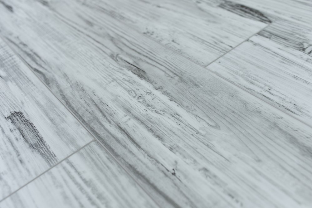 Замковая ПВХ плитка "Art Tile" Берёза Божоле (1220*152*5 мм) — купить в Сочи