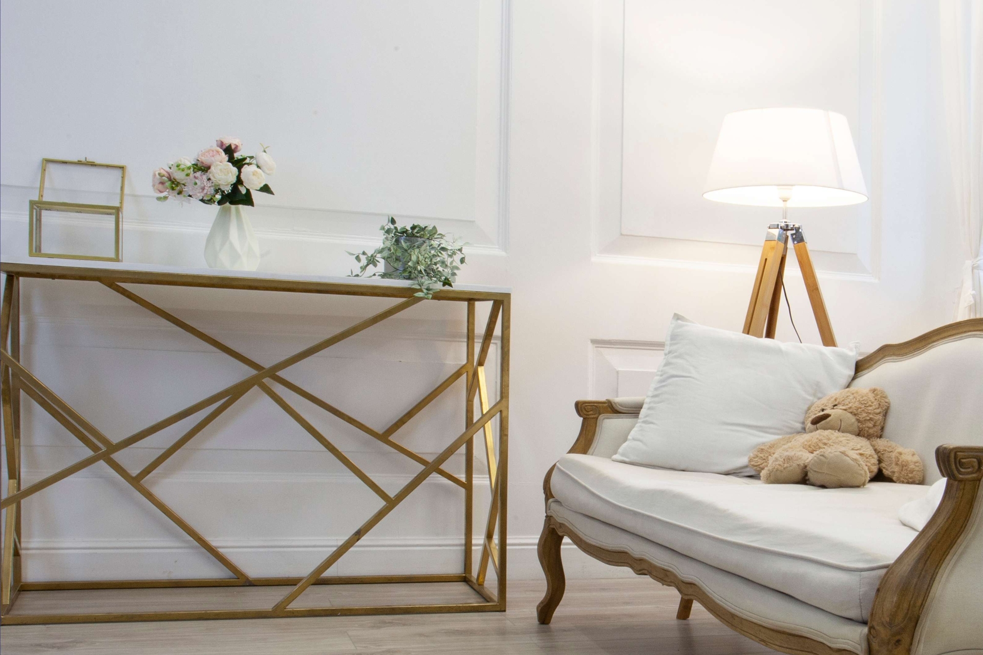 Усовершенствованная кварц-виниловая плитка «Damy Floor» Дуб Белый (1227*187*2,5 мм) — купить в Сочи