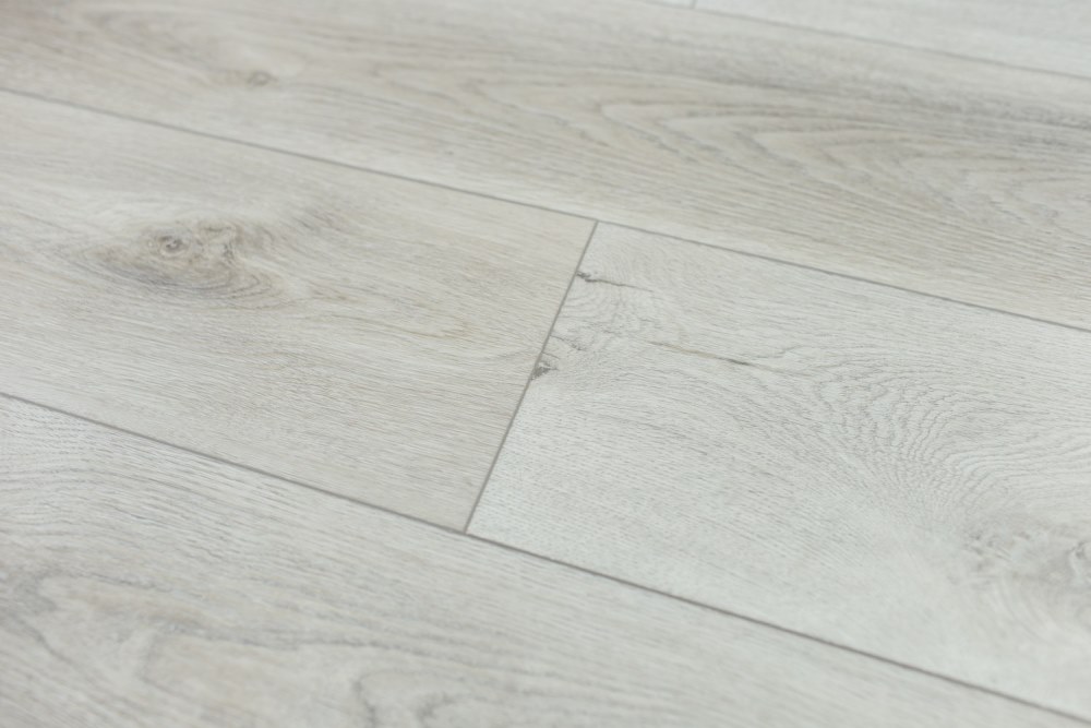 Замковая ПВХ плитка "Art Tile" Дуб Эдинбург (1200*183*6 мм) — купить в Сочи