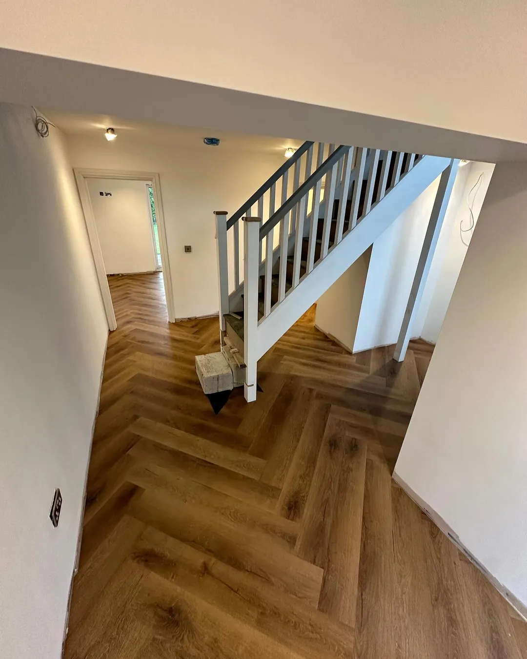 Кварцвиниловая плитка "Invictus" Royal Oak Mocca (406*102*2мм) — купить в Сочи