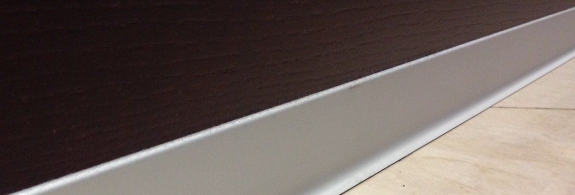 Плинтус алюминиевый L-образный анодированное серебро (3000*11*100 мм) — купить в Сочи