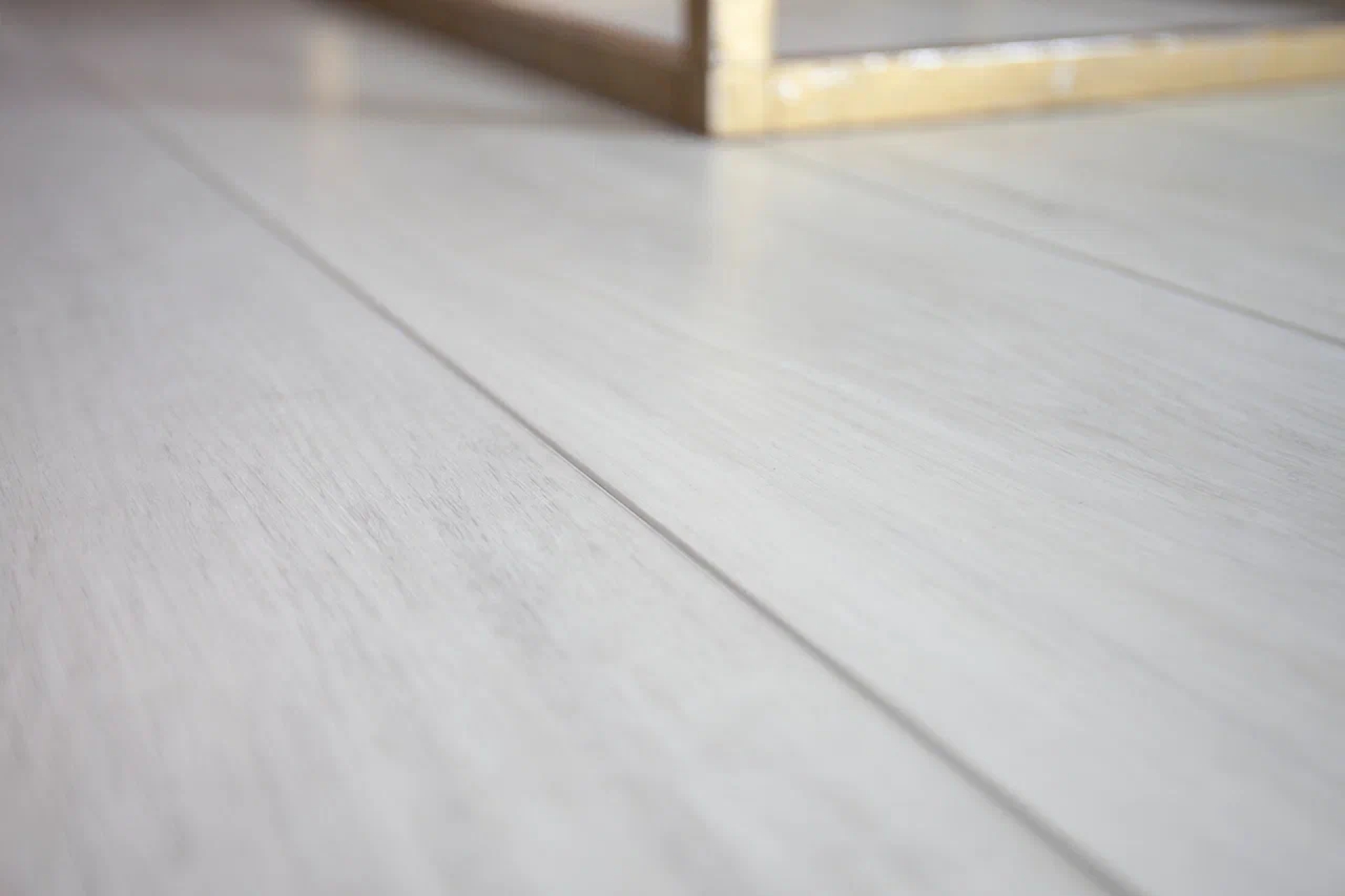 Усовершенствованная кварц-виниловая плитка «Damy Floor» Дуб Альпийский (1227*187*2,5 мм) — купить в Сочи