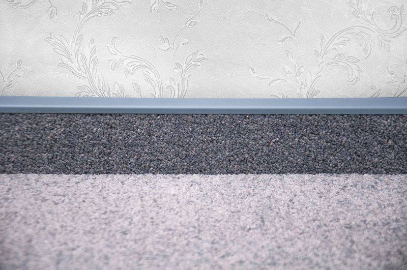 Плинтус для ковролина "Korner" Listwa графит (2500*13,8*50 мм) — купить в Сочи