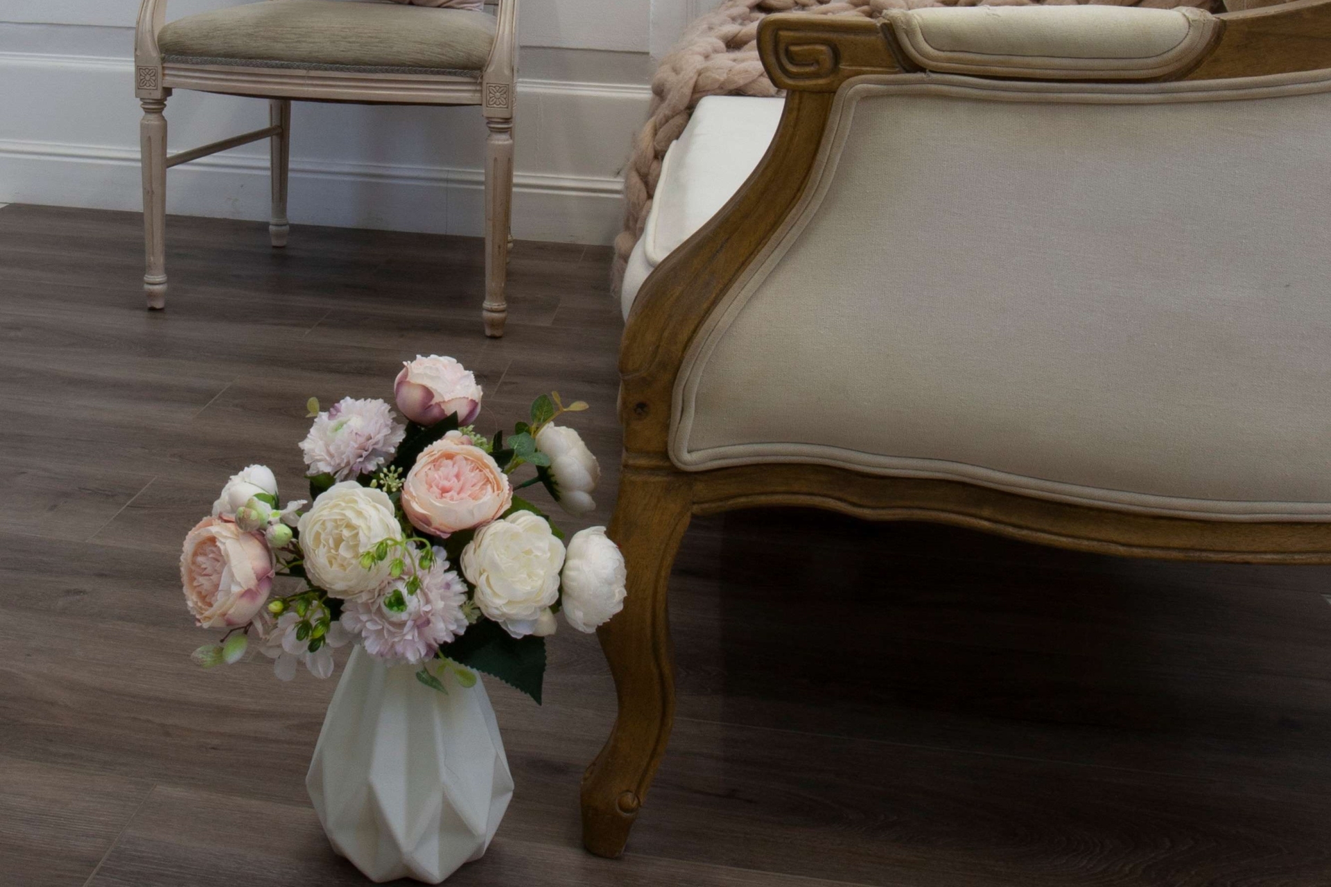 Усовершенствованная кварц-виниловая плитка «Damy Floor» Дуб Кантри (1227*187*2,5 мм) — купить в Сочи