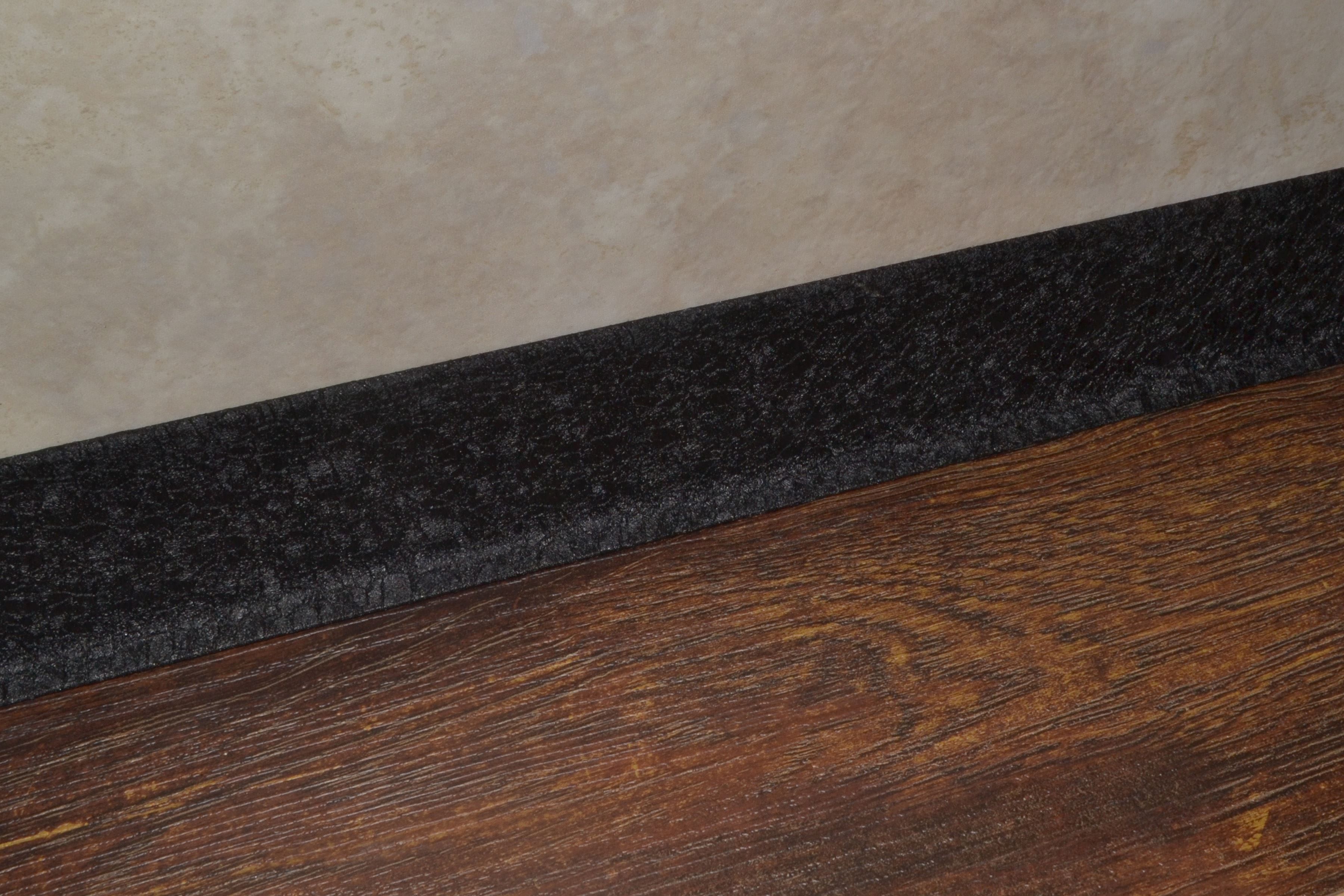 Плинтус алюминиевый L-образный текстура кожи черная (2500*11*60 мм) — купить в Сочи