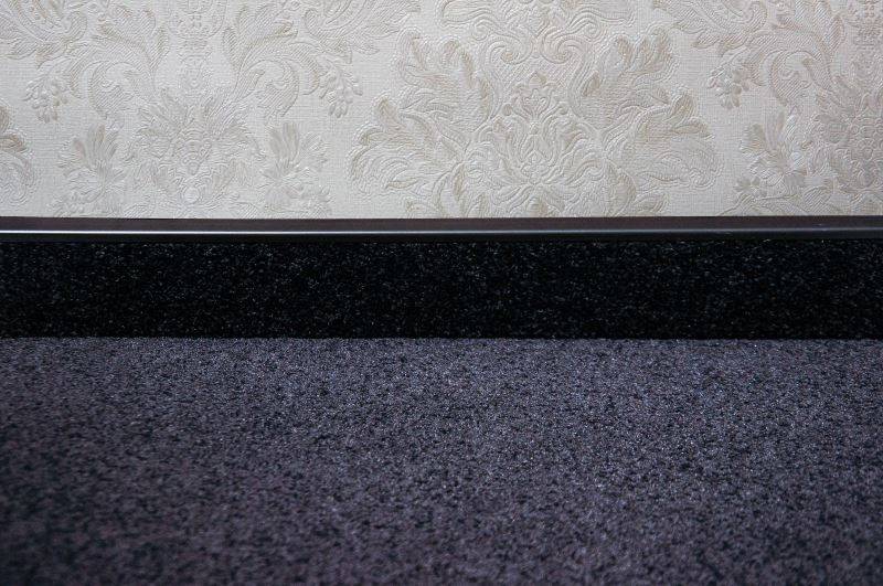 Плинтус для ковролина "Korner" Listwa черный (2500*13,8*50 мм) — купить в Сочи