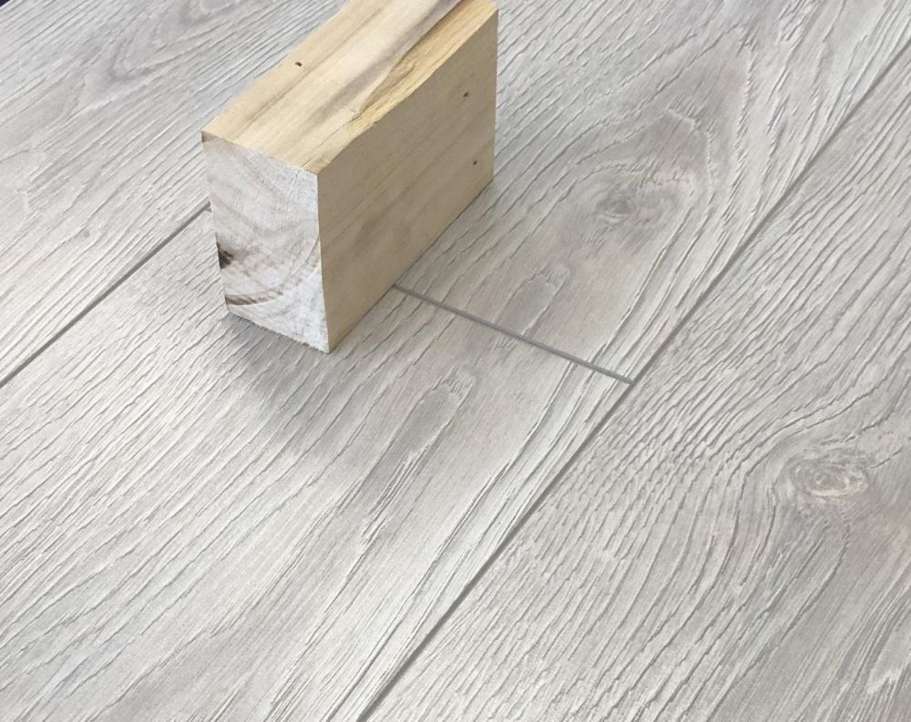 Ламинат "SunFloor" 8/32 4V Дуб Лайн 37 (1380*193*8 мм) — купить в Сочи