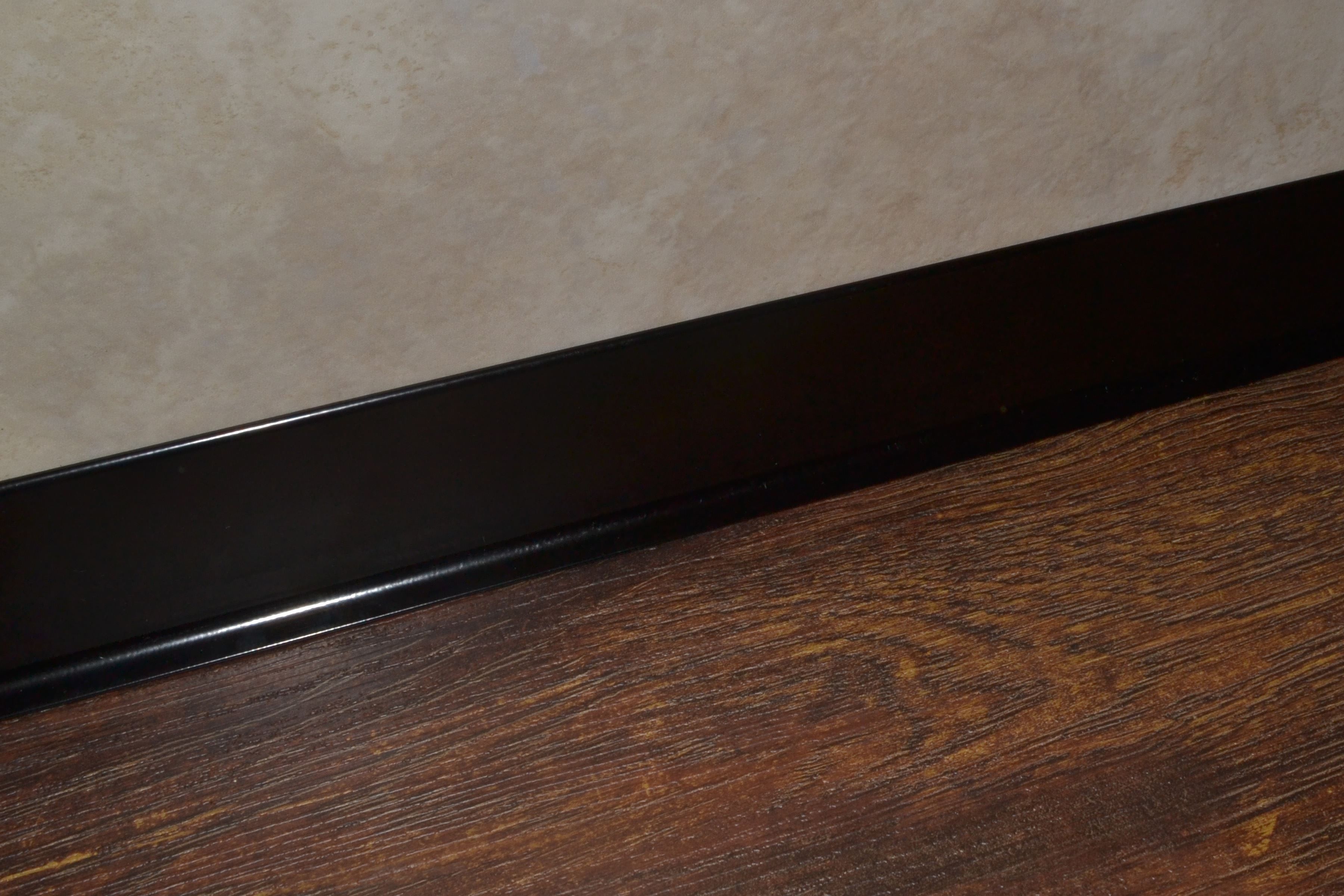 Плинтус алюминиевый L-образный черный (2500*11*60 мм) — купить в Сочи