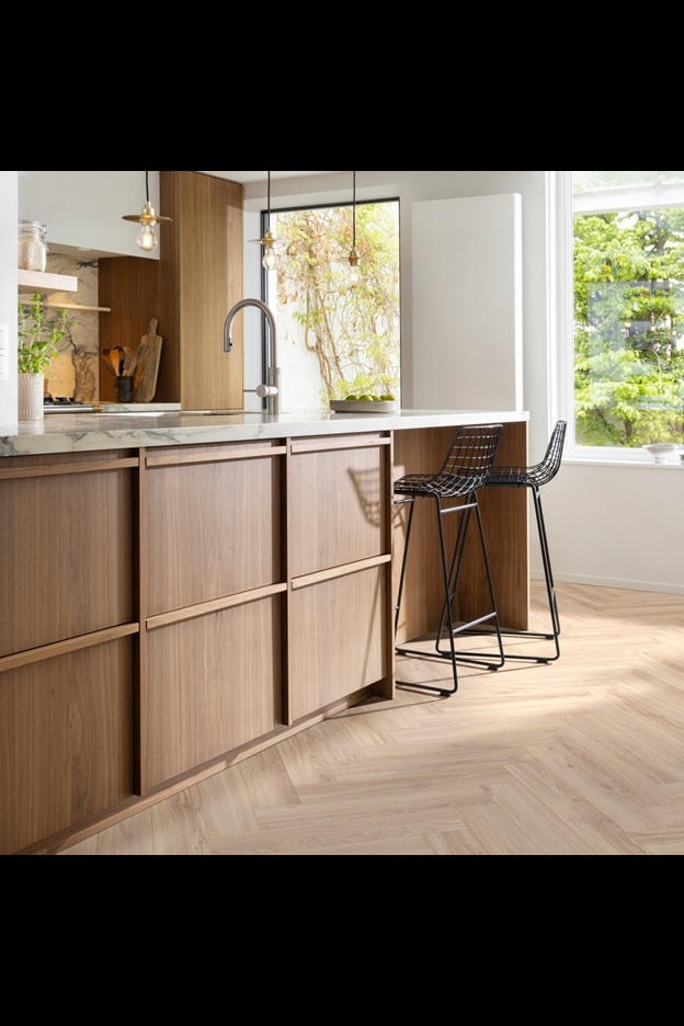 Замковая ПВХ плитка Blackjack Oak 22210 (630*126*6 мм) — купить в Сочи