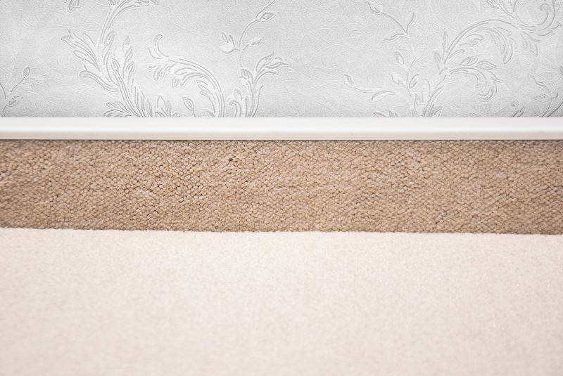 Плинтус для ковролина "Korner" Listwa белый (2500*13,8*50 мм) — купить в Сочи