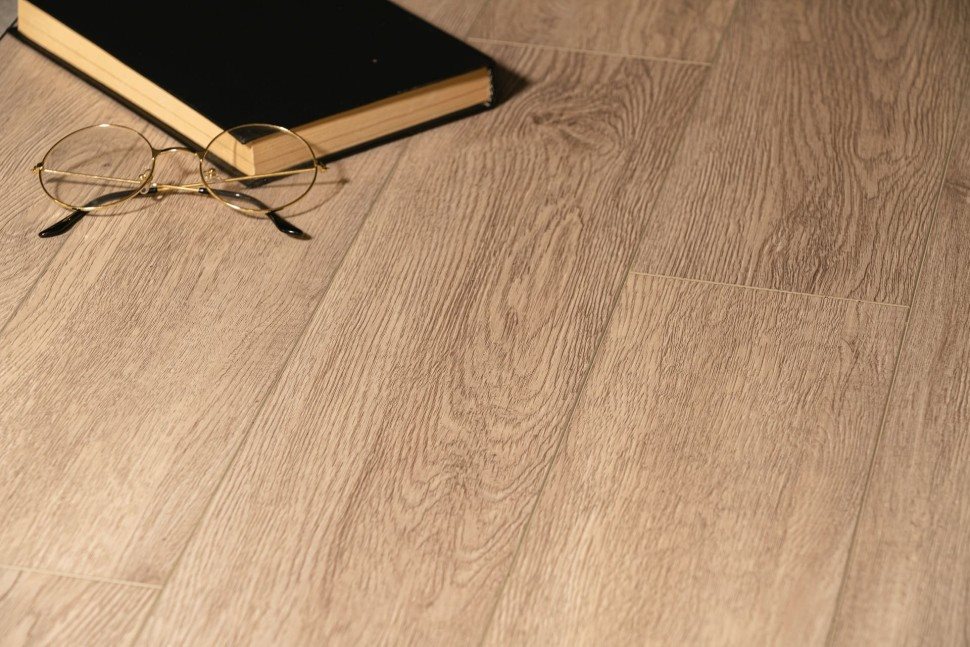 Виниловый ламинат "Bonkeel" Style Дуб Гарднер (1200*125*4 мм) — купить в Сочи