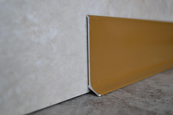 Плинтус алюминиевый L-образный золотой (2500*11*60 мм) — фото и характеристики