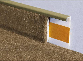 Плинтус для ковролина "Korner" Listwa бежевый (2500*13,8*50 мм) — фото и характеристики