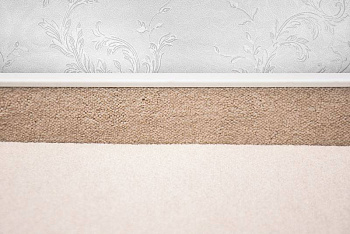 Плинтус для ковролина "Korner" Listwa белый (2500*13,8*50 мм) — фото и характеристики